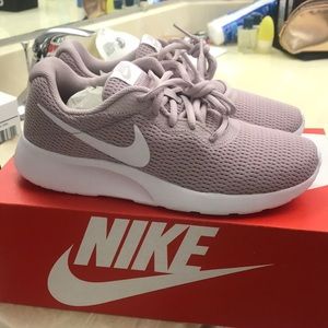 Women’s Nike Tanjun Size 6.5